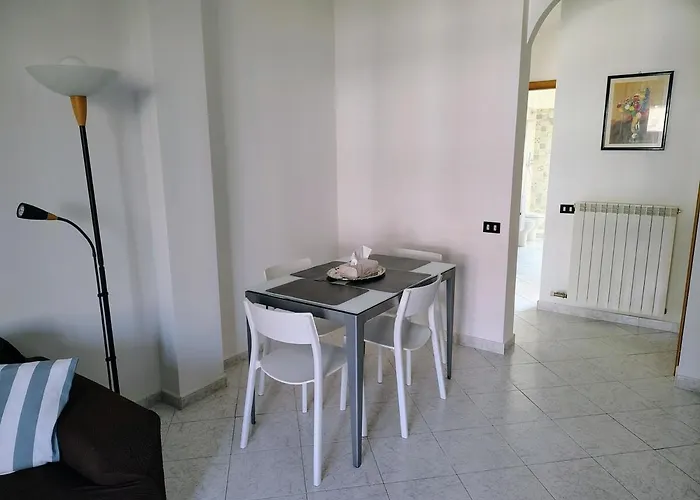Appartamento Casa Irene, In Centro Zona Tranquilla E Vicino Alle Spiagge *